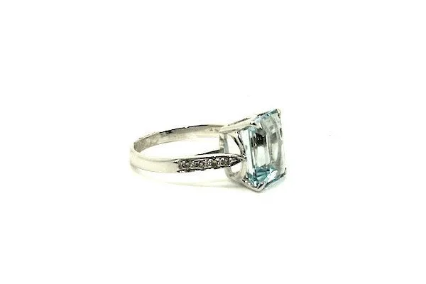 Aquamarine & Diamond Classic Ring Ad No.1141