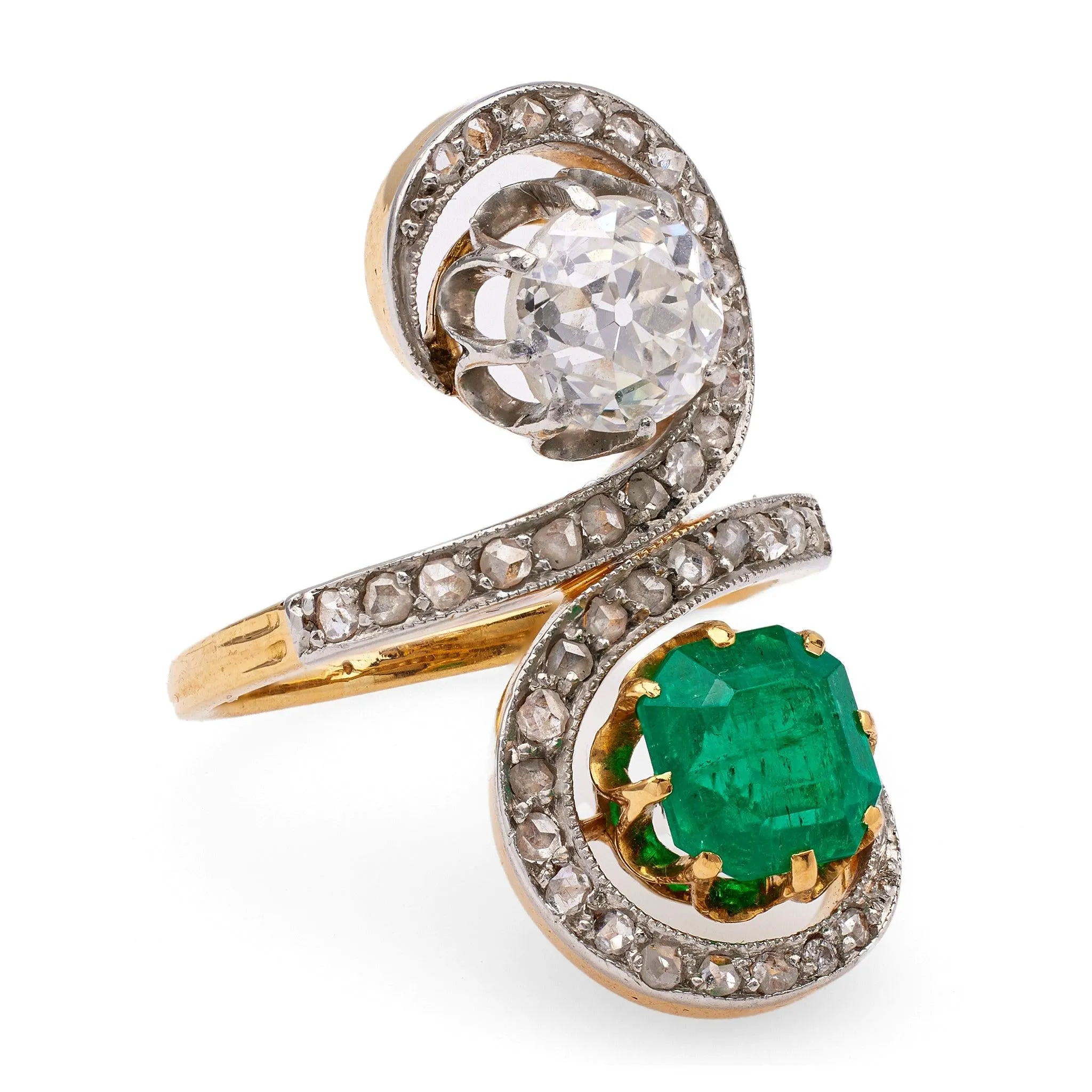 Belle Époque French Emerald and Diamond 18k Yellow Gold Platinum Toi et Moi Ring