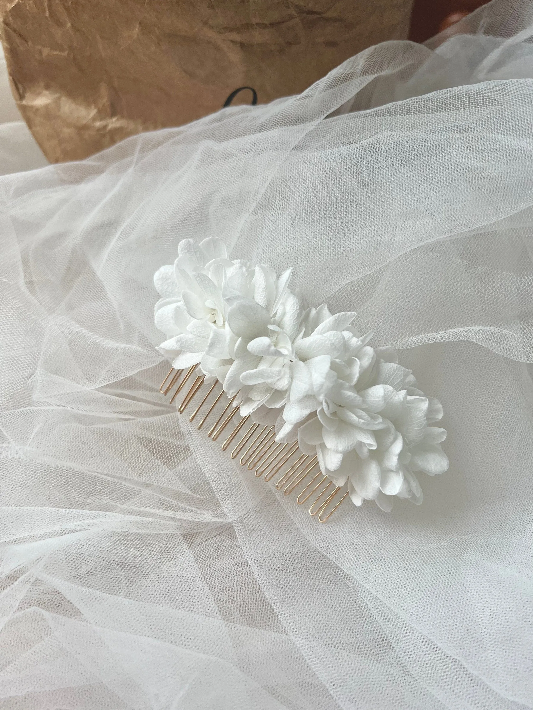 Bridal Flower Mini Comb White Pale Ivory, Minimalist Wedding Hair Pins, Bridal Hair Accessories, Dried Flower Updo Hair Floral Hair Comb