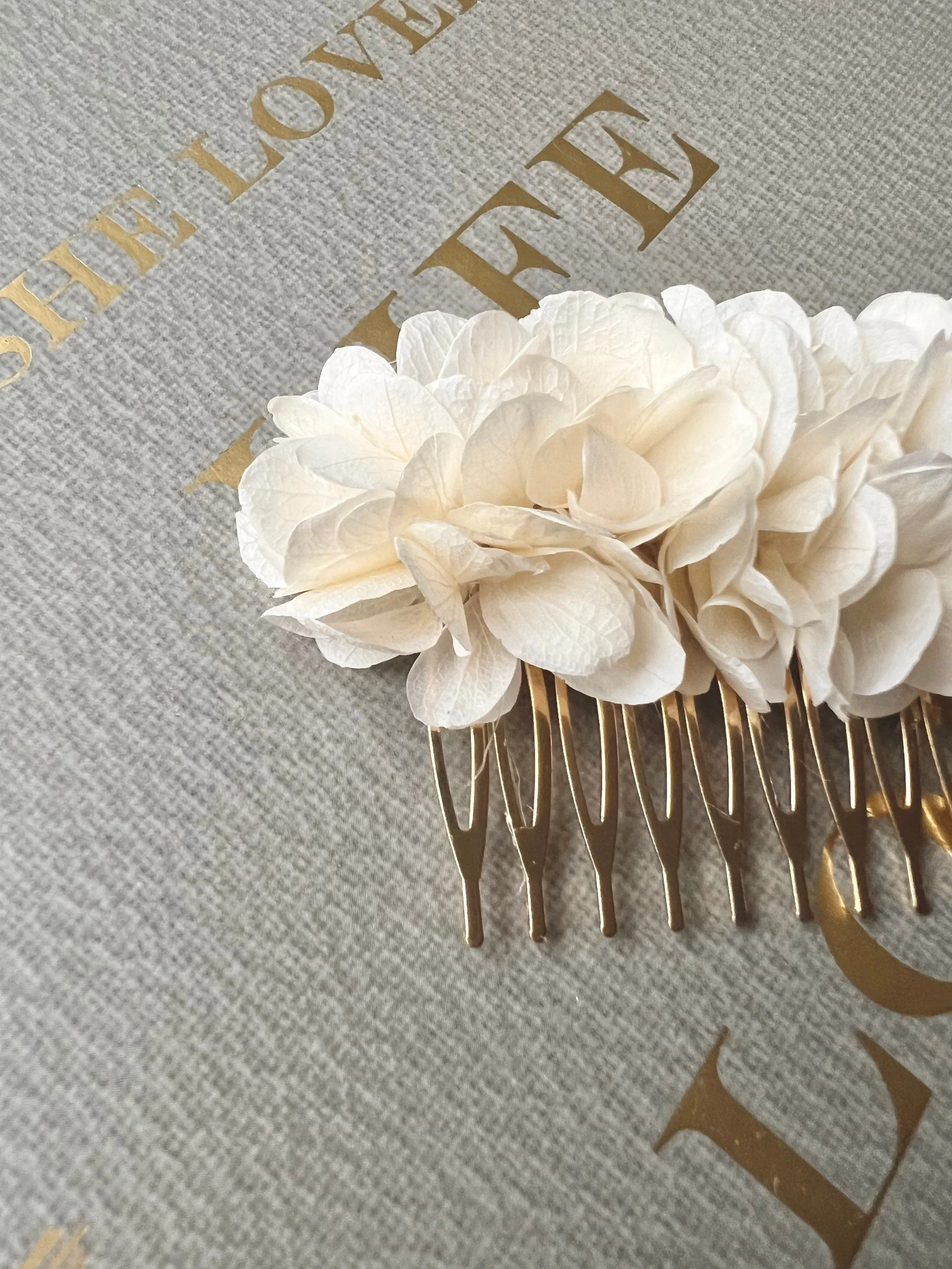 Bridal Flower Mini Comb White Pale Ivory, Minimalist Wedding Hair Pins, Bridal Hair Accessories, Dried Flower Updo Hair Floral Hair Comb