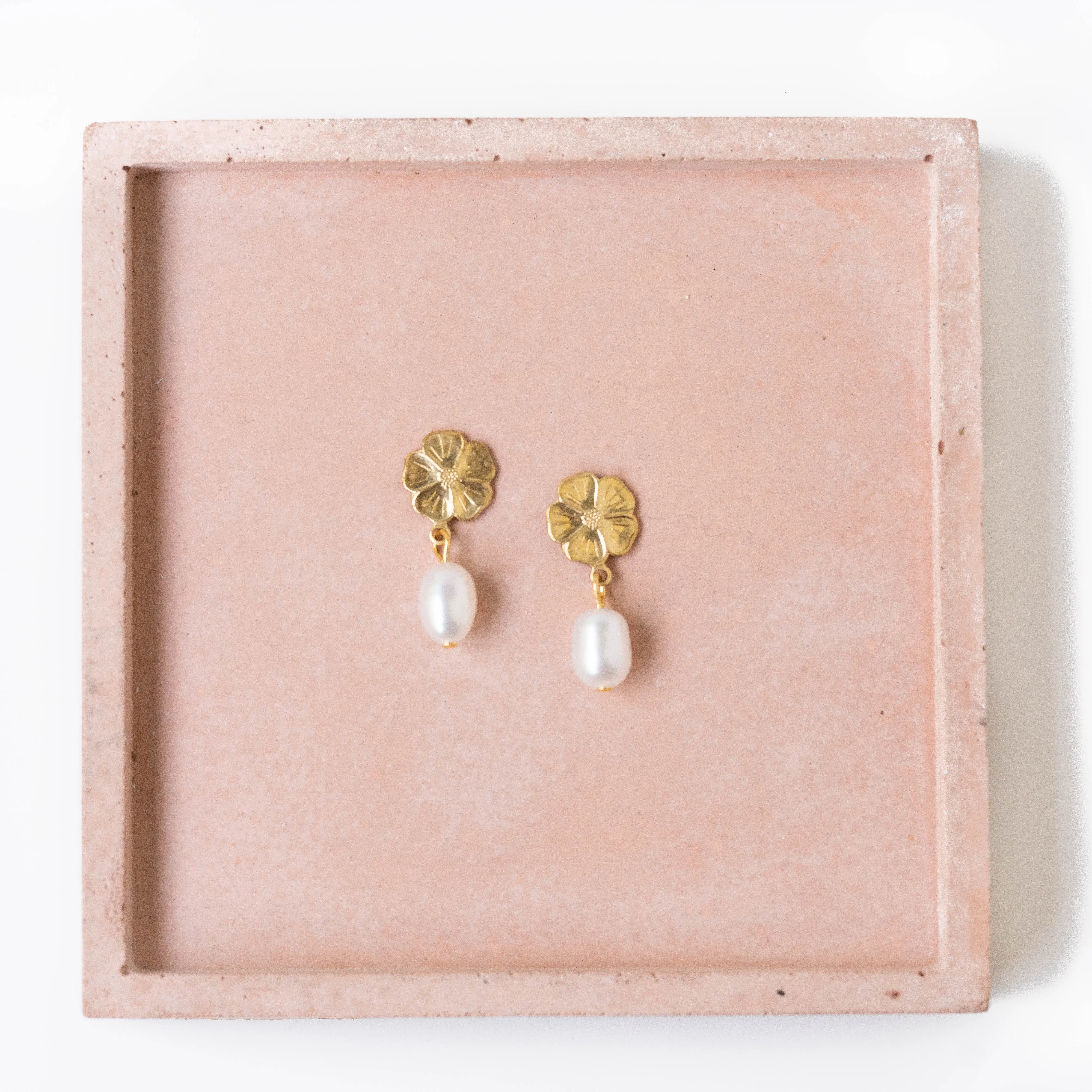 Flower and pearl studs