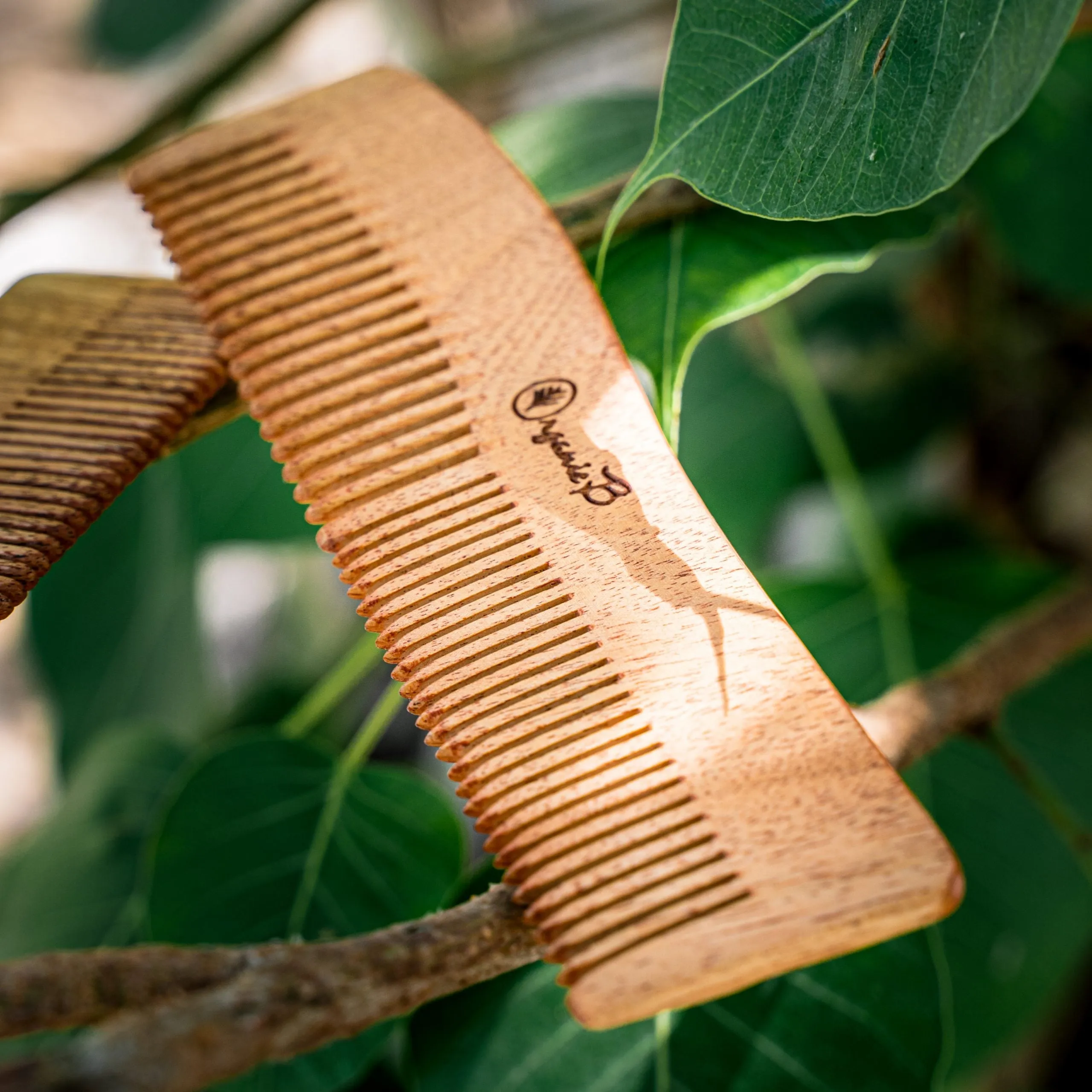 Full Neem Comb Wave Shape for Detangling and Shampoo