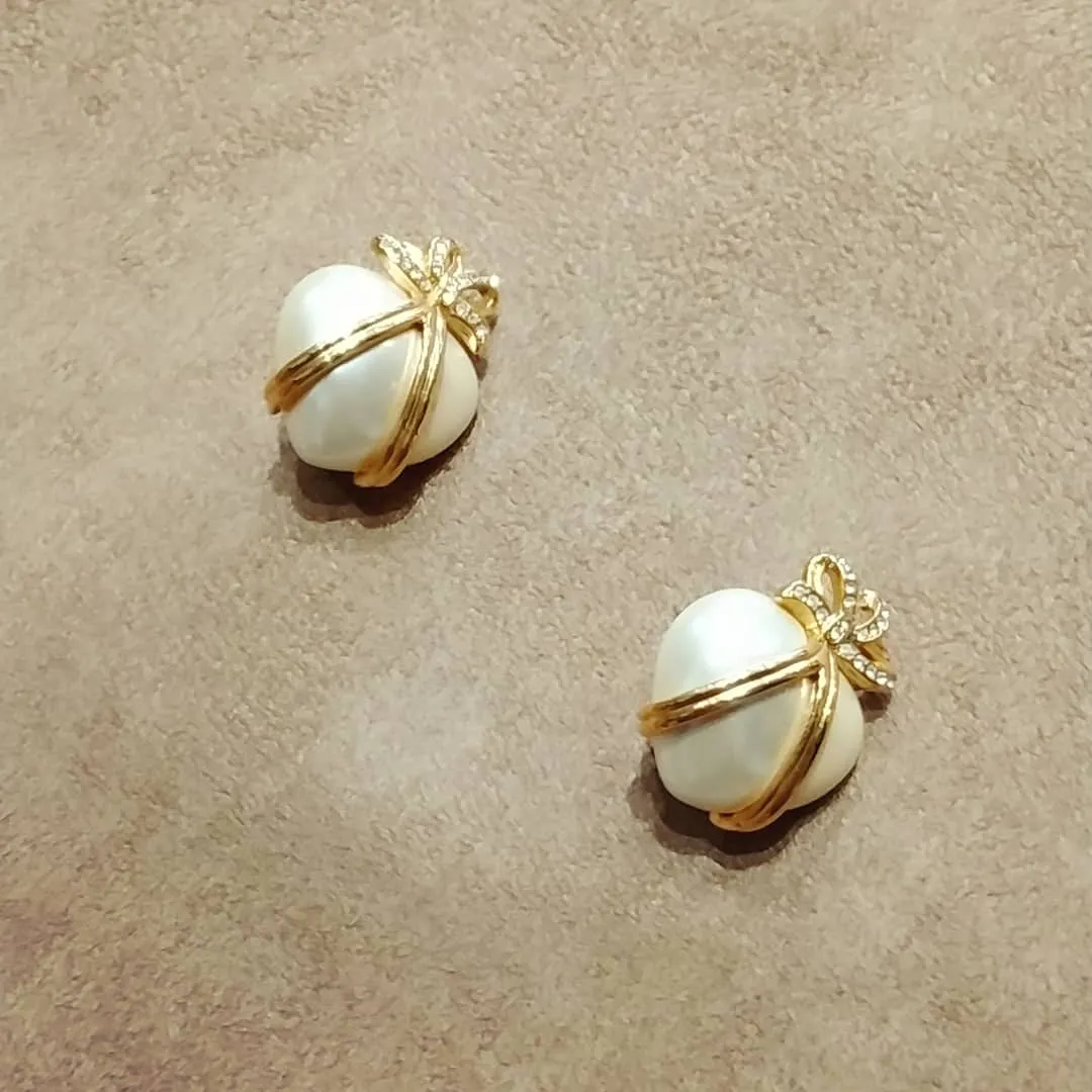 Joan Rivers vintage Heart Pearl Earrings