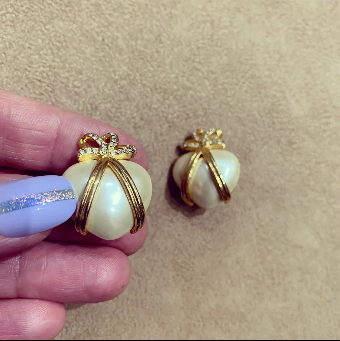 Joan Rivers vintage Heart Pearl Earrings