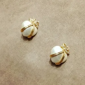 Joan Rivers vintage Heart Pearl Earrings