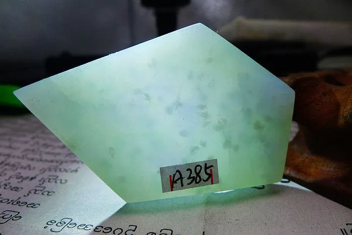 Natural Jade Rough Jadeite Raw (29g,5.6X3.7X0.6cm)