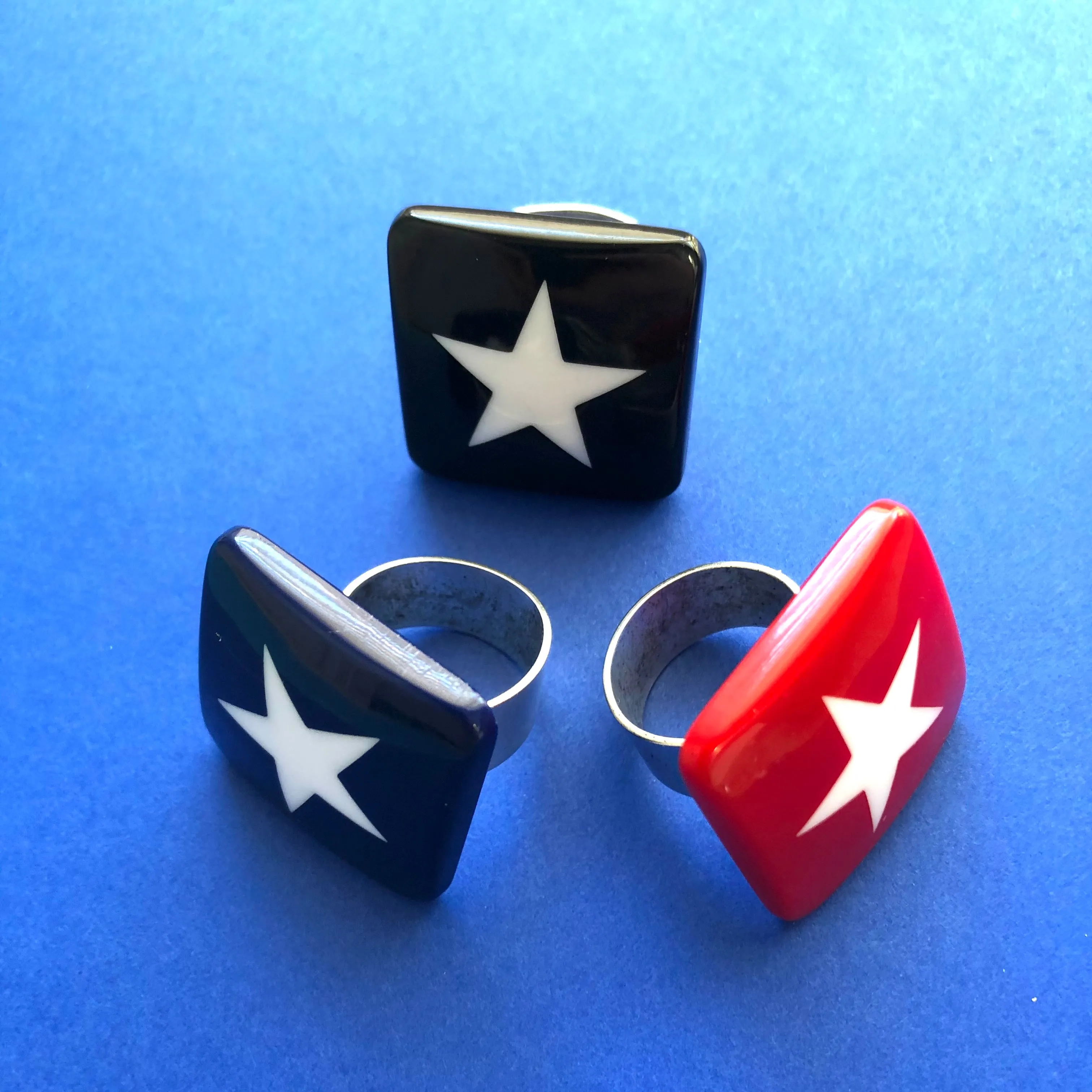 Red & White Star Lucite Silver Cocktail Ring