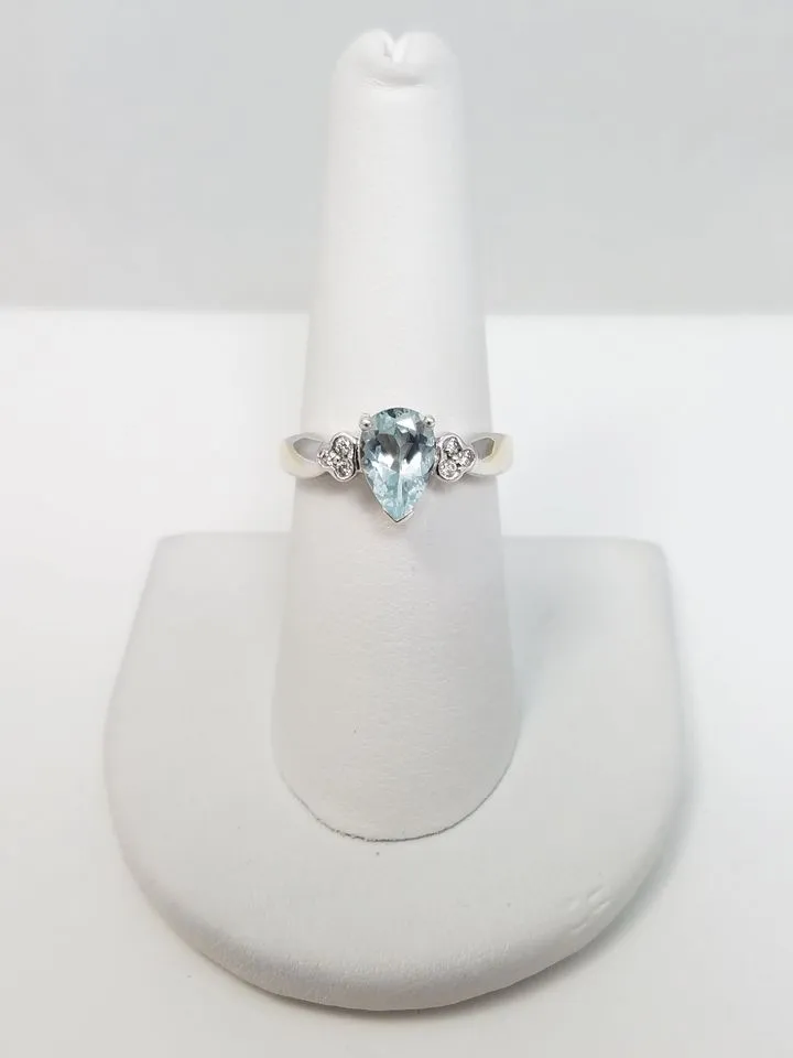 Soothing 14k White Gold Natural Aquamarine Diamond Ring