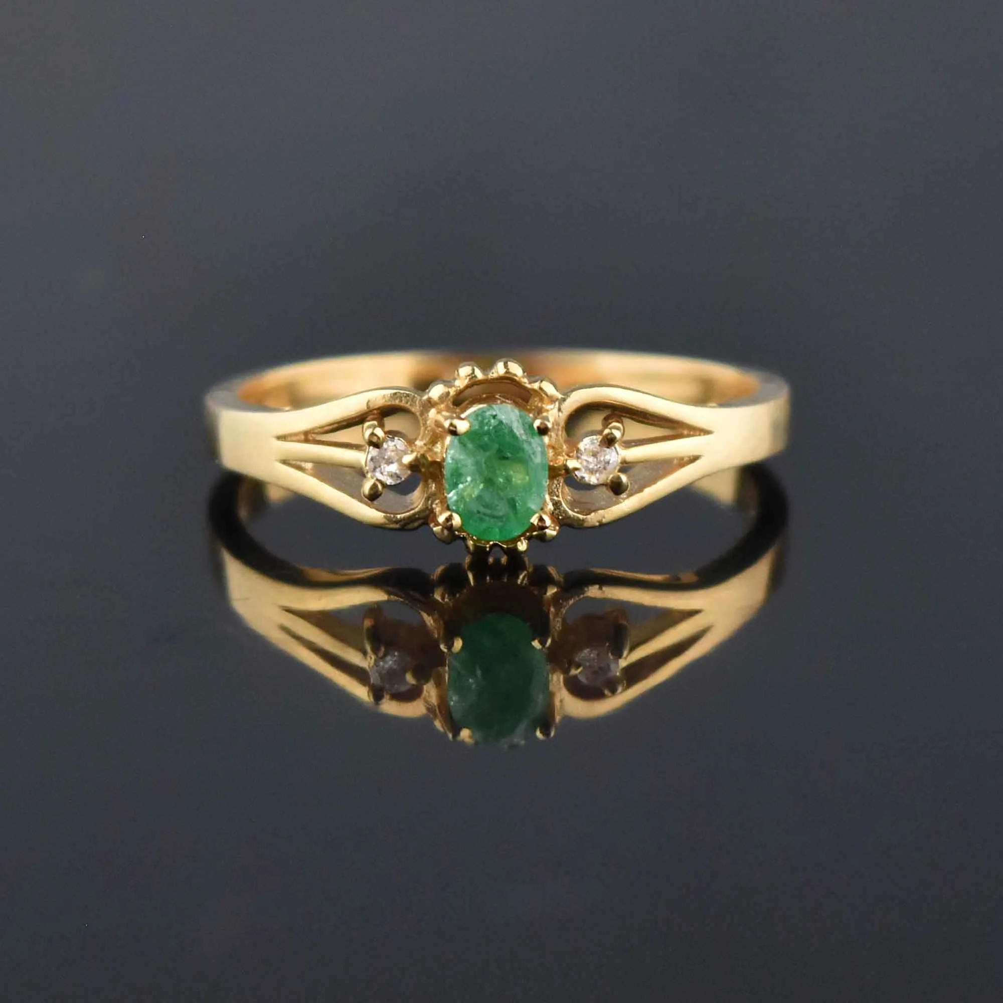 Vintage Oval Emerald Solitaire Diamond 14K Gold Ring