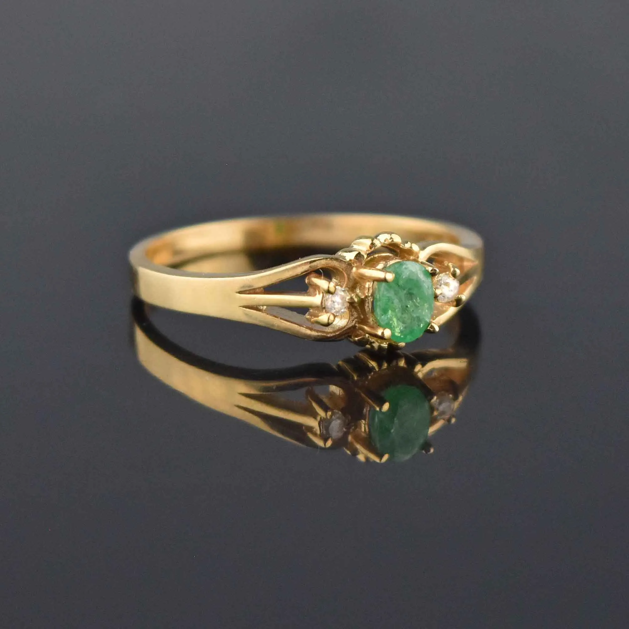 Vintage Oval Emerald Solitaire Diamond 14K Gold Ring