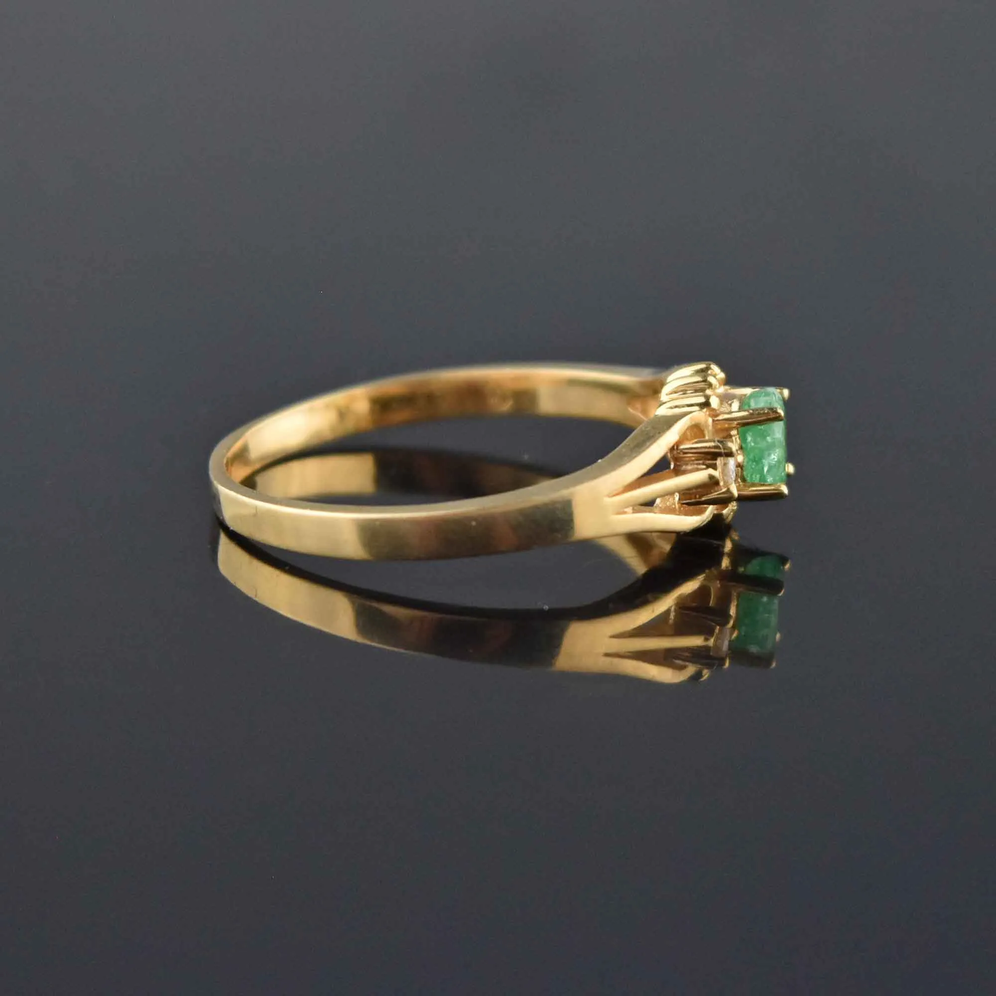 Vintage Oval Emerald Solitaire Diamond 14K Gold Ring