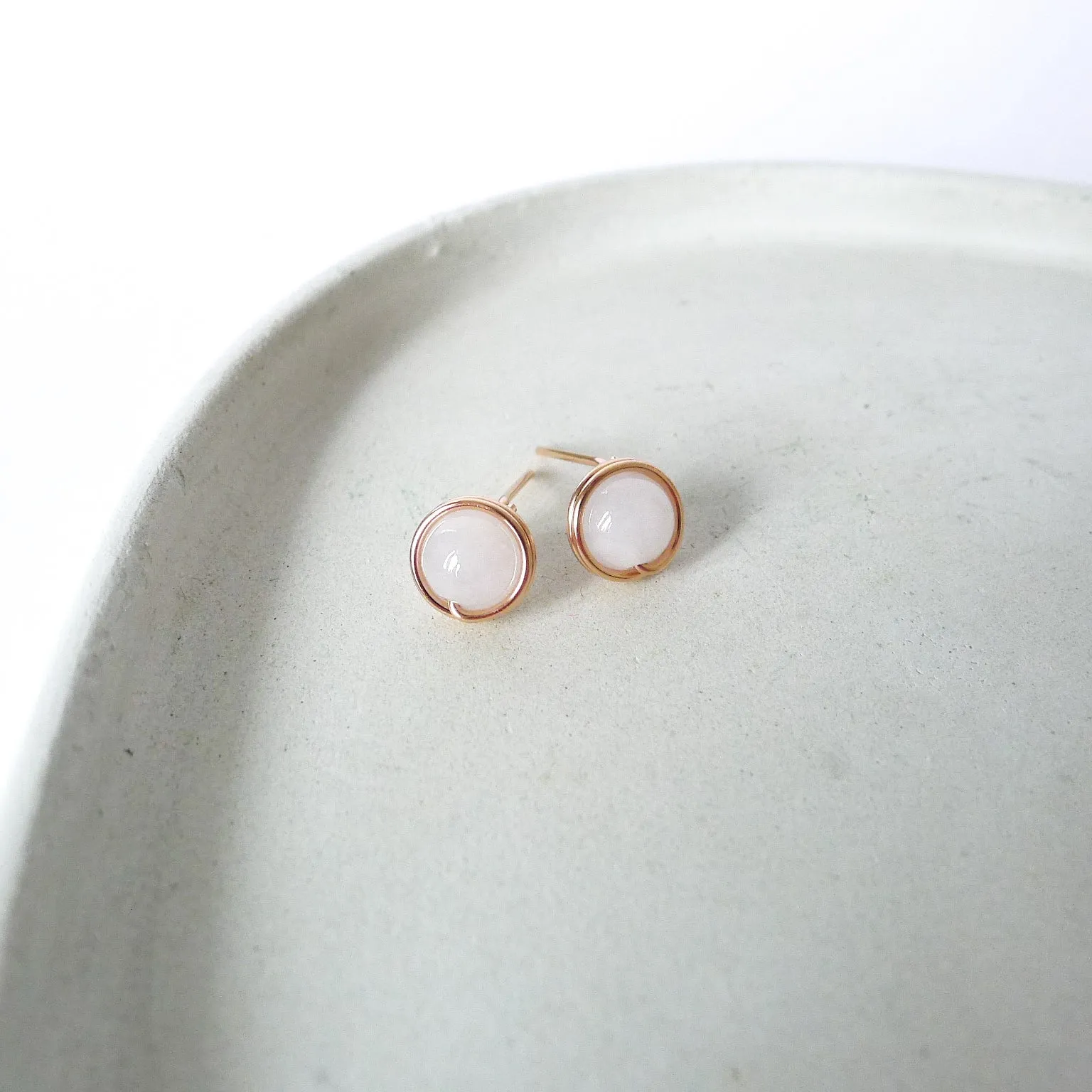 White Jade Earstuds (7mm) / 14k Gold-filled