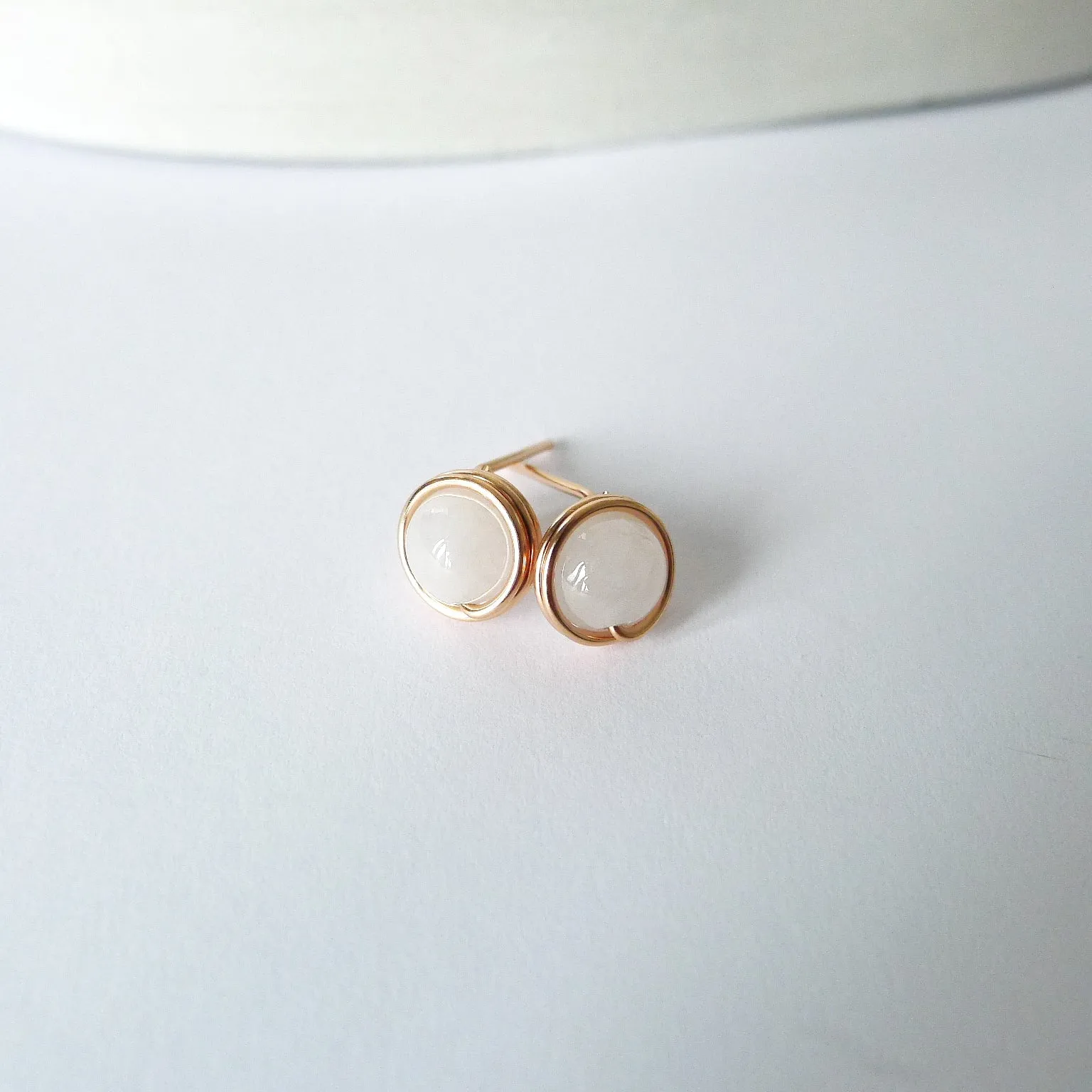 White Jade Earstuds (7mm) / 14k Gold-filled