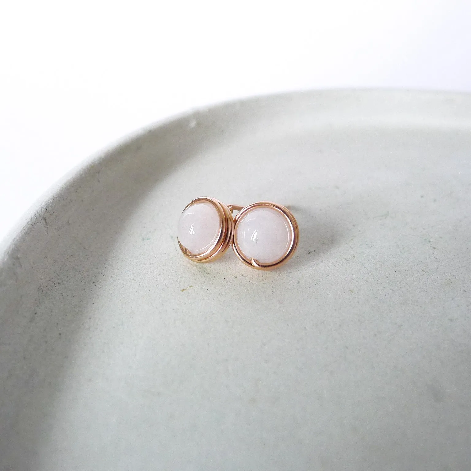 White Jade Earstuds (7mm) / 14k Gold-filled