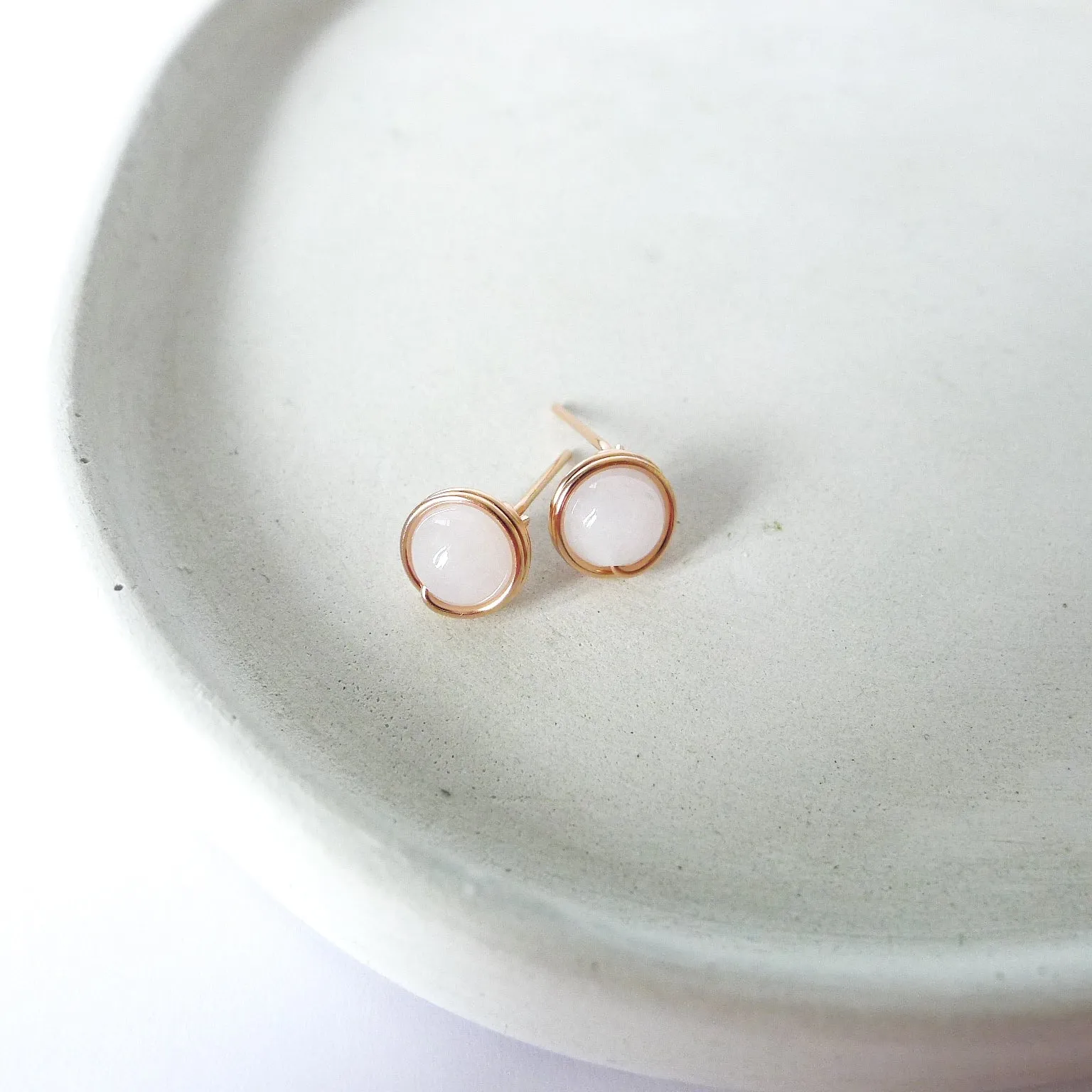 White Jade Earstuds (7mm) / 14k Gold-filled