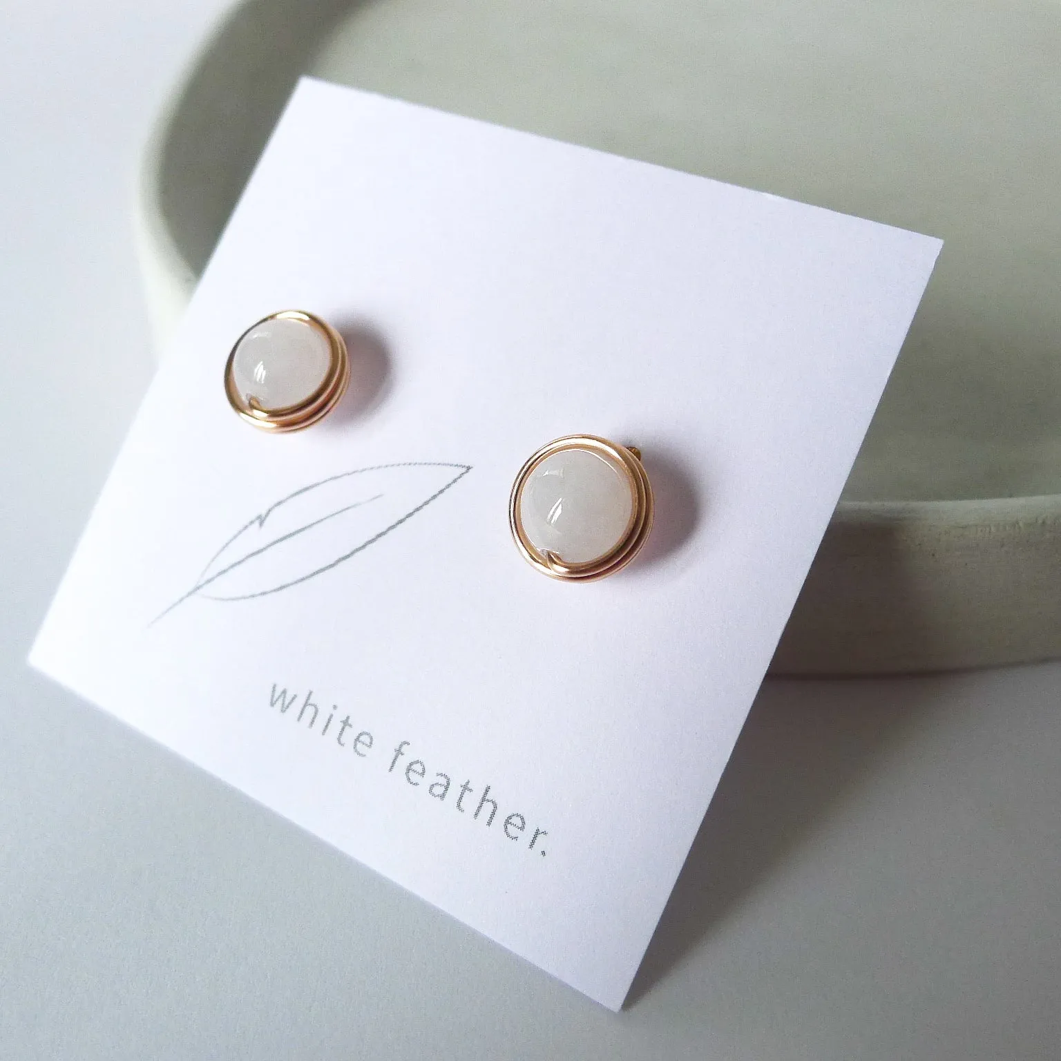 White Jade Earstuds (7mm) / 14k Gold-filled